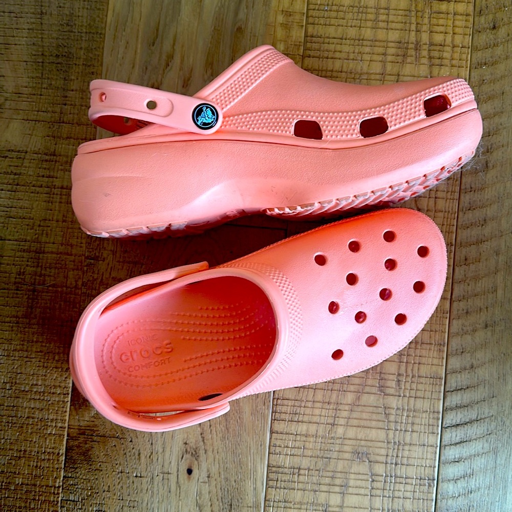 Peach Crocs